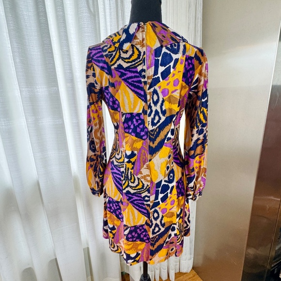 Vintage 60s mini dress, orange purple blue abstract print, wide lapels, size 8 - Picture 8 of 12